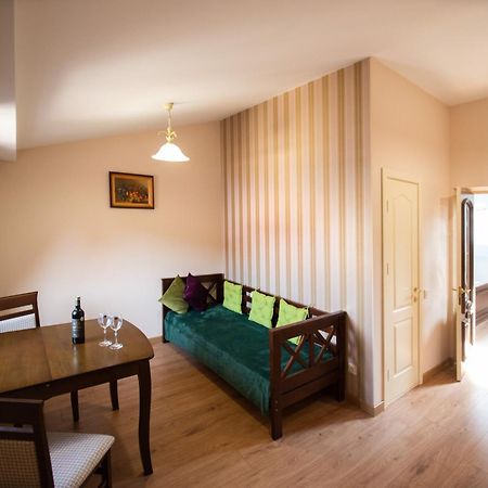 Apart Yaroslava Osmomysla 9 Square - City Center Lviv Exterior photo