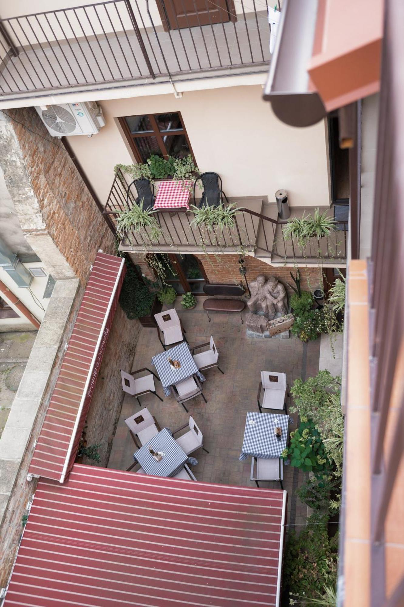 Apart Yaroslava Osmomysla 9 Square - City Center Lviv Exterior photo