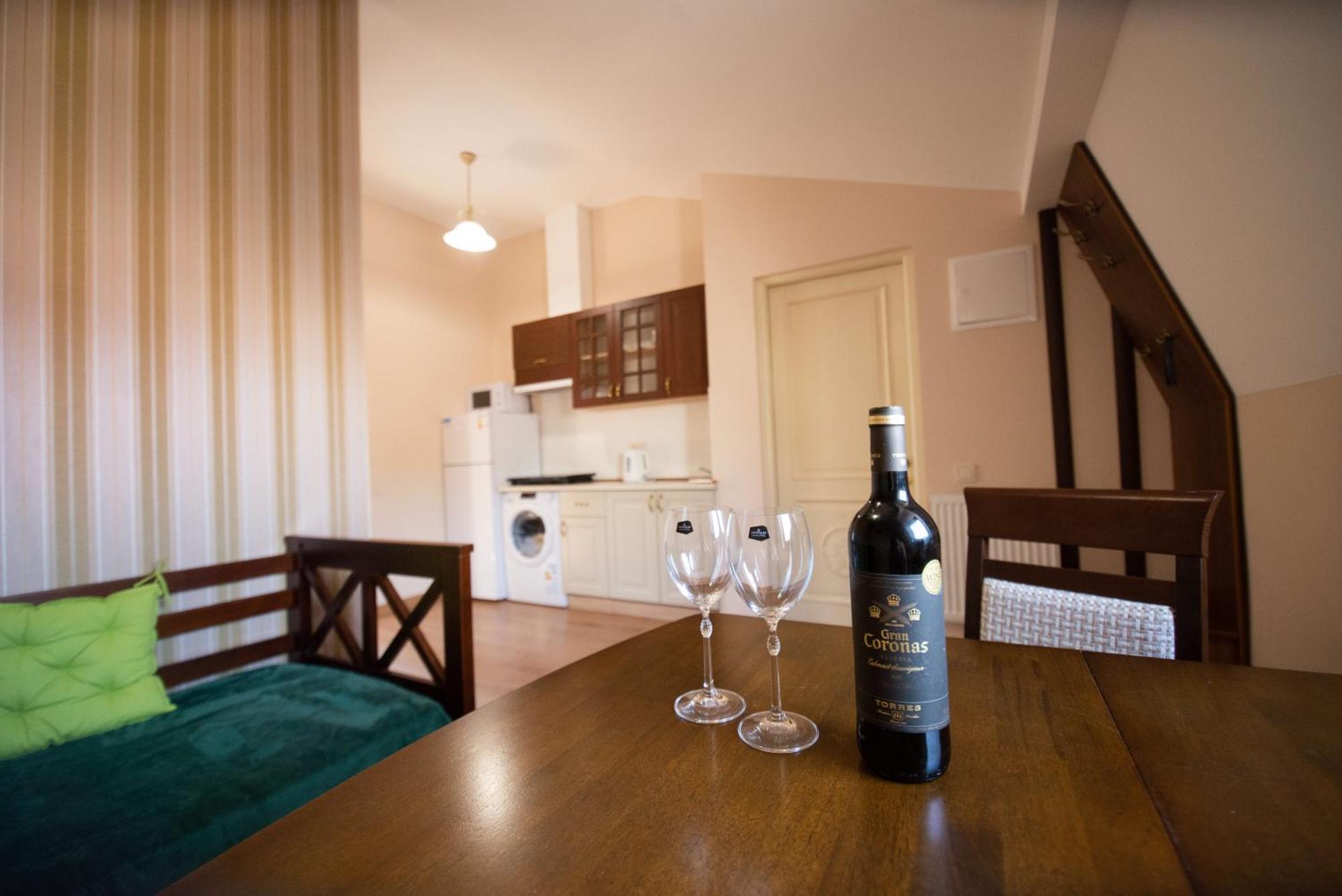Apart Yaroslava Osmomysla 9 Square - City Center Lviv Exterior photo