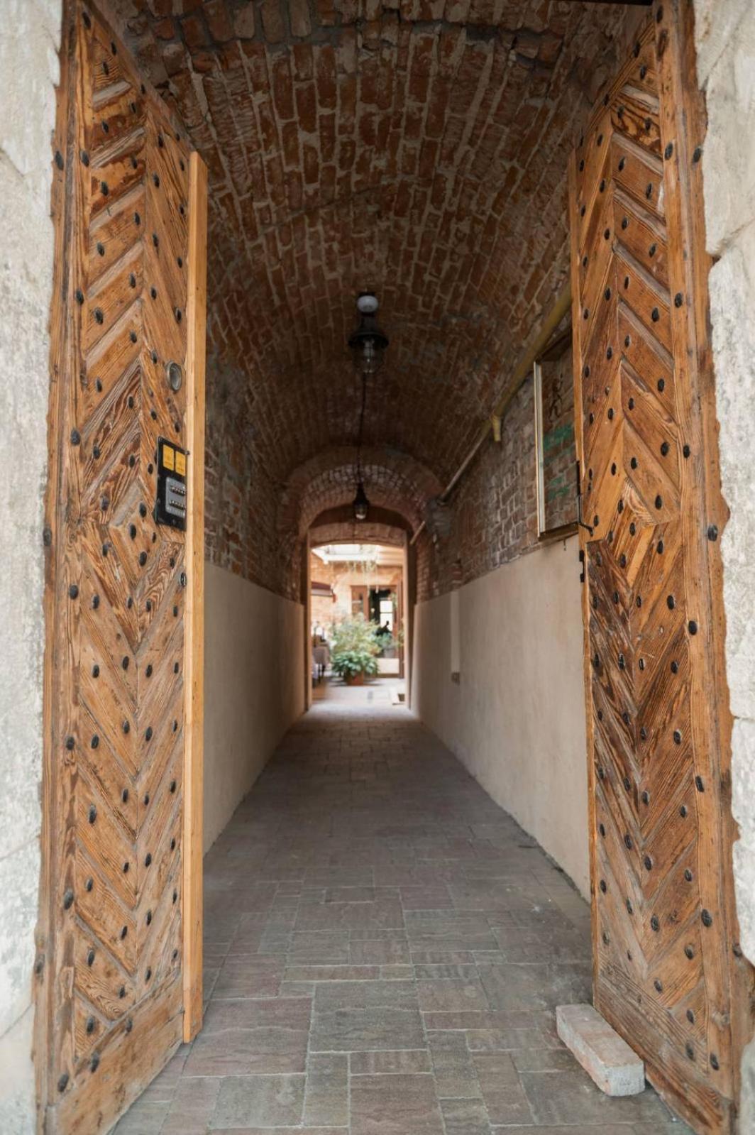 Apart Yaroslava Osmomysla 9 Square - City Center Lviv Exterior photo