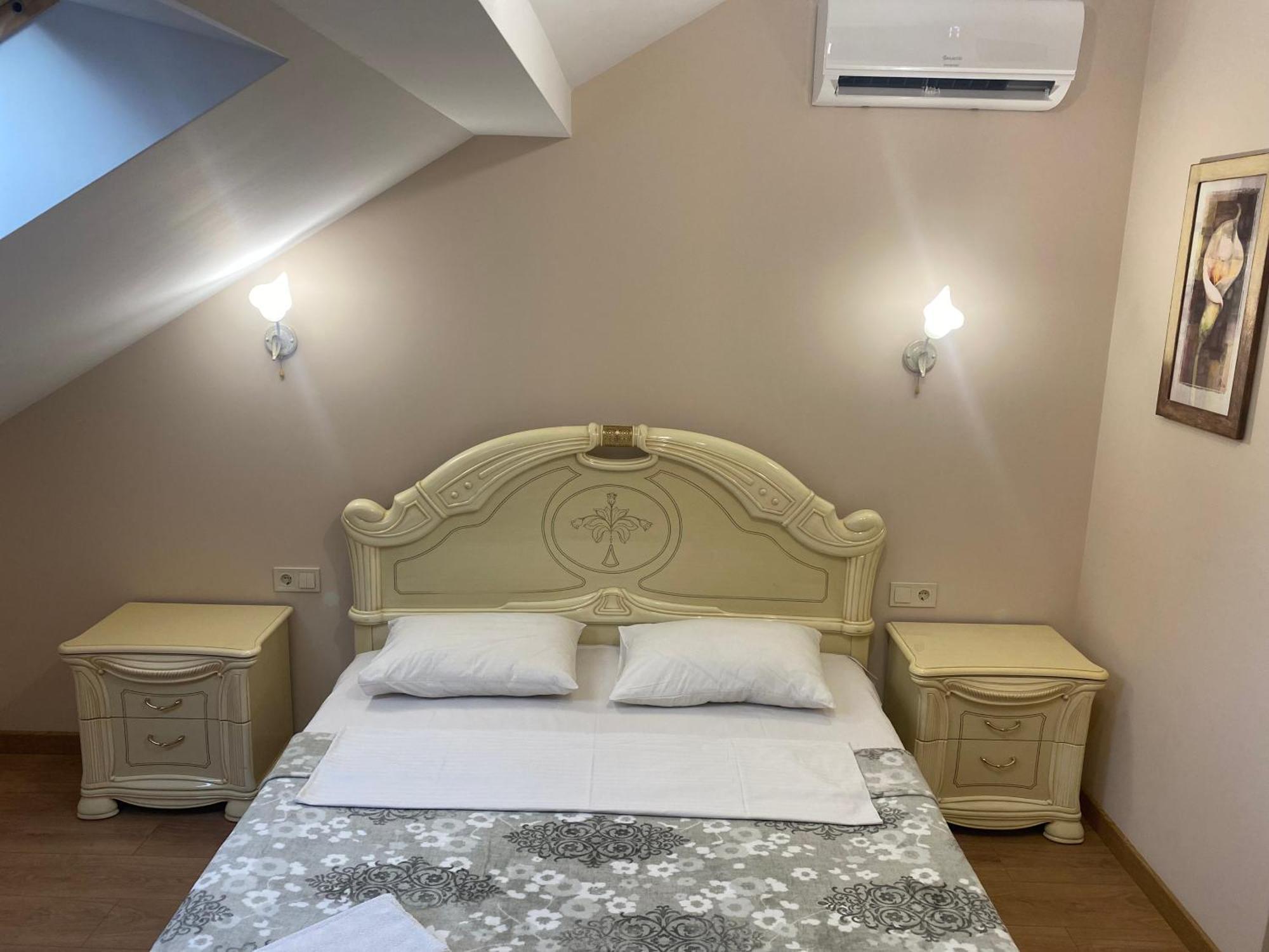 Apart Yaroslava Osmomysla 9 Square - City Center Lviv Exterior photo