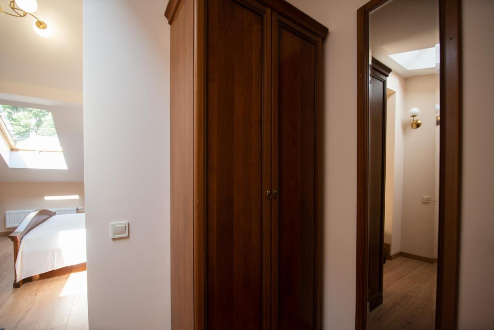 Apart Yaroslava Osmomysla 9 Square - City Center Lviv Room photo