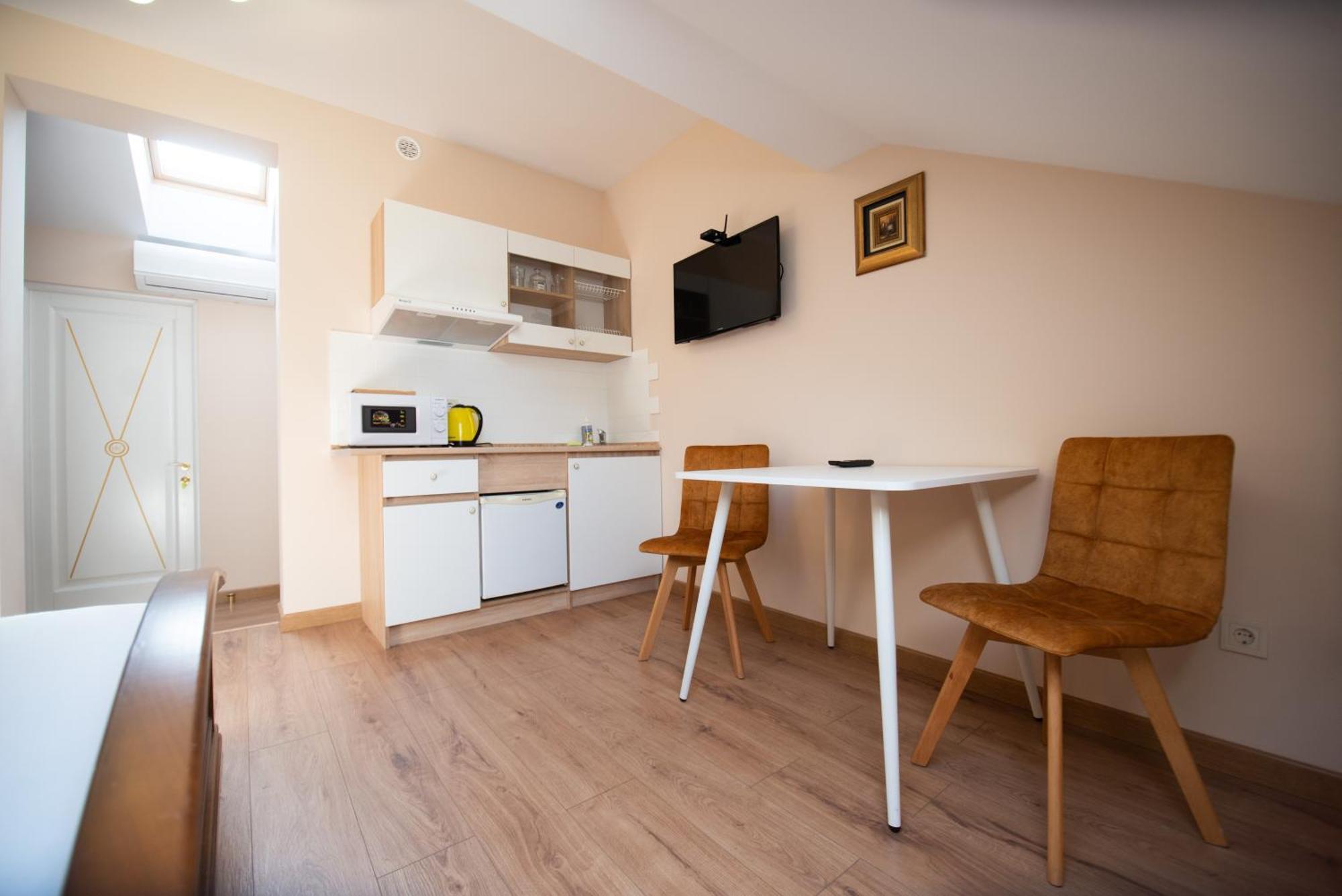 Apart Yaroslava Osmomysla 9 Square - City Center Lviv Room photo