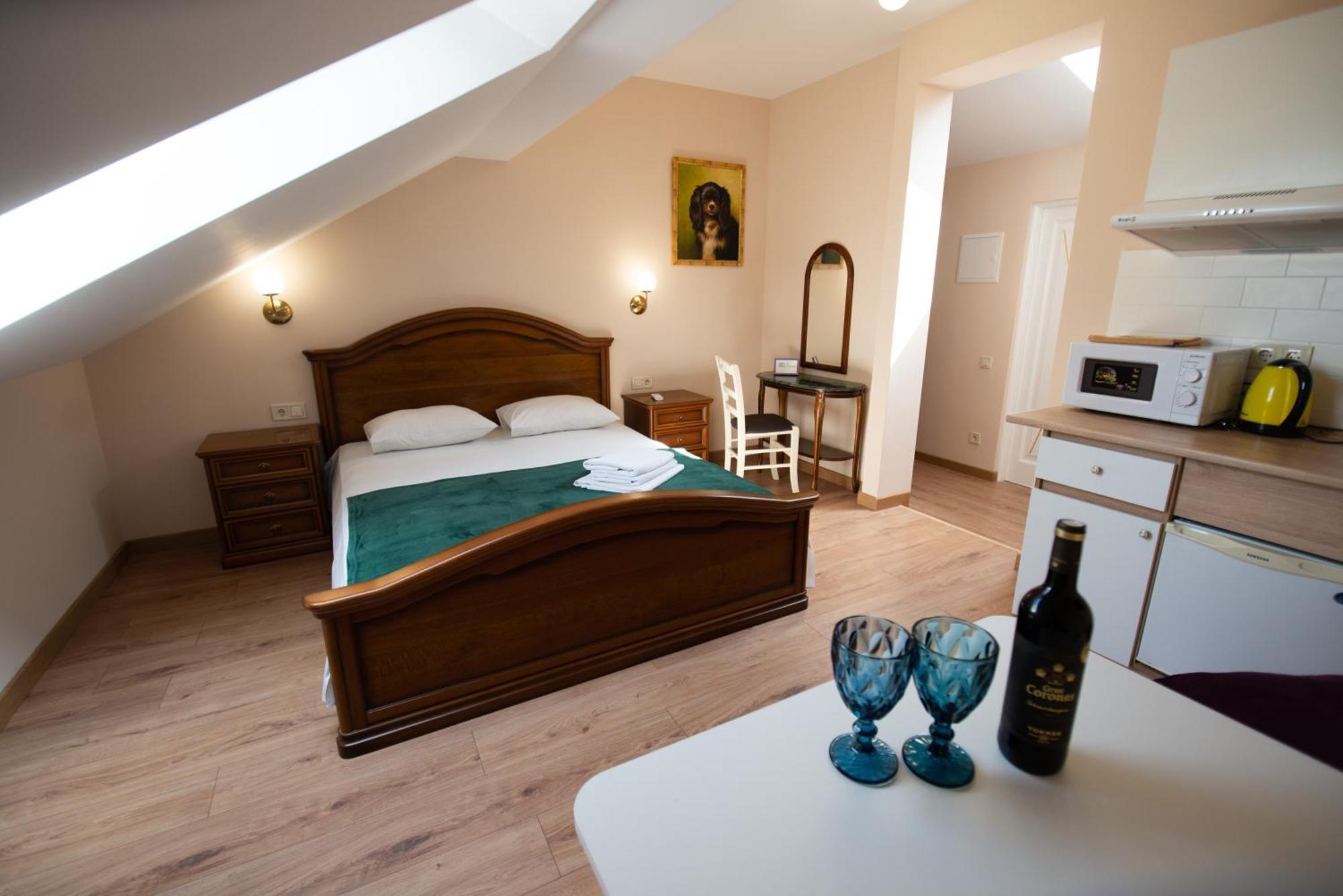 Apart Yaroslava Osmomysla 9 Square - City Center Lviv Room photo