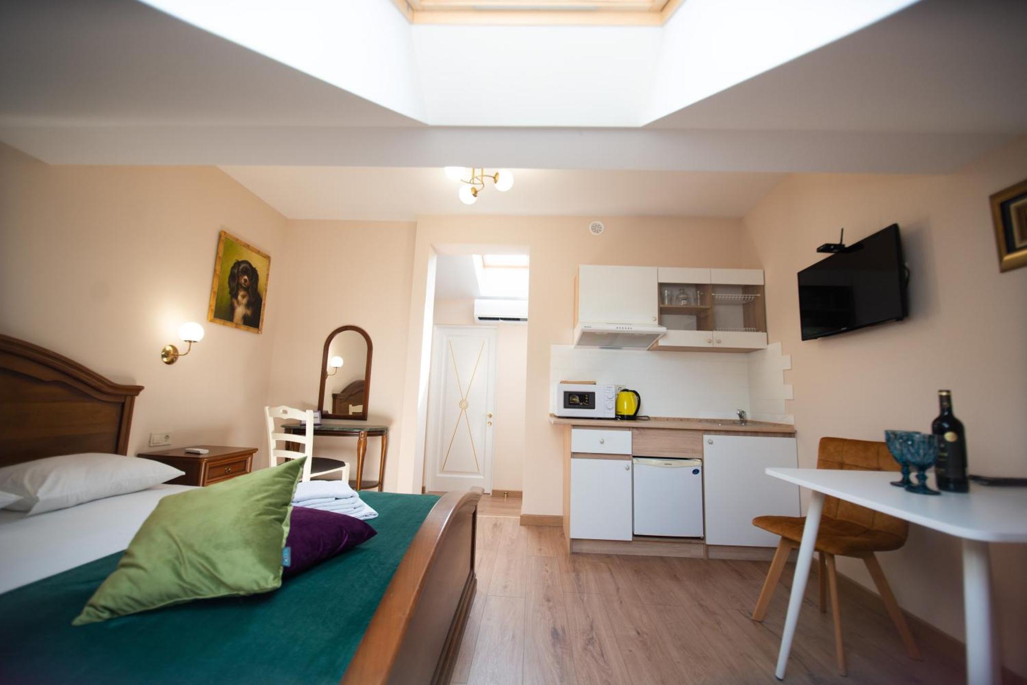 Apart Yaroslava Osmomysla 9 Square - City Center Lviv Room photo